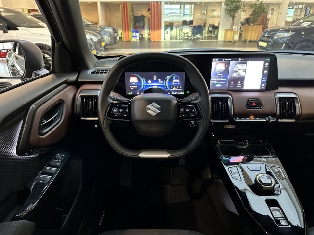 SUZUKI OVERIGE 61 kWh Style [ NU BIJ ONS IN DE SHOWROOM I 10 JAAR GARANTIE ], Wiegerinck B.V., Hengelo