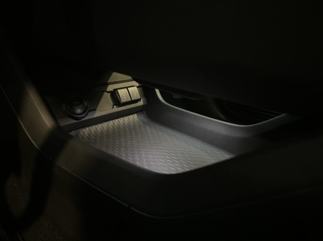 SUZUKI OVERIGE 61 kWh Style [ NU BIJ ONS IN DE SHOWROOM I 10 JAAR GARANTIE ], Wiegerinck B.V., Hengelo