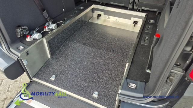 Rolstoelauto uit voorraad rijden ?