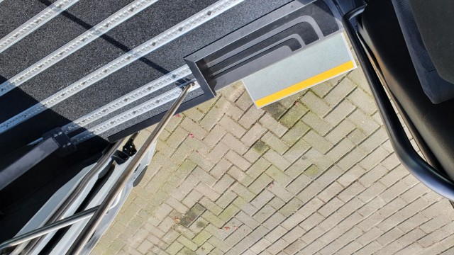 MERCEDES-BENZ SPRINTER Rolstoelbus 9-PERSOONS