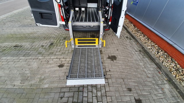 MERCEDES-BENZ SPRINTER Rolstoelbus 9-PERSOONS