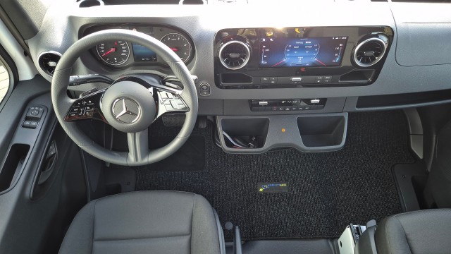 MERCEDES-BENZ SPRINTER Rolstoelbus 9-PERSOONS