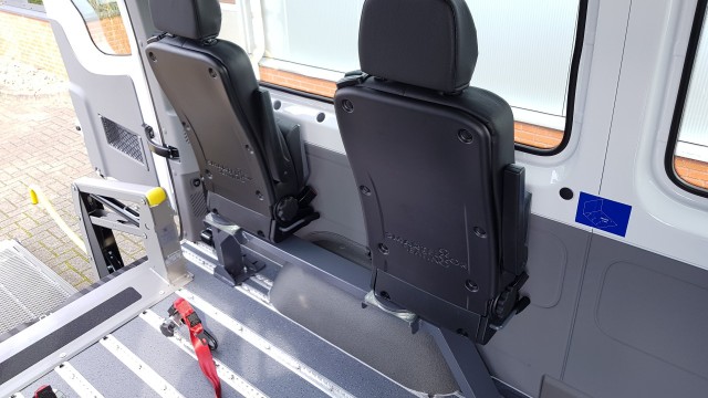 MERCEDES-BENZ SPRINTER Rolstoelbus 9-PERSOONS