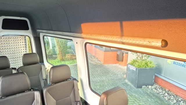 MERCEDES-BENZ SPRINTER Rolstoelbus 9-PERSOONS