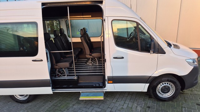 MERCEDES-BENZ SPRINTER Rolstoelbus 9-PERSOONS