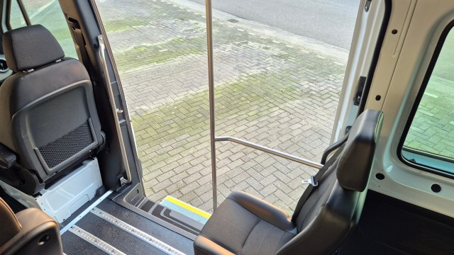 MERCEDES-BENZ SPRINTER Rolstoelbus 9-PERSOONS