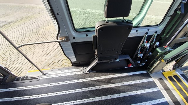 MERCEDES-BENZ SPRINTER Rolstoelbus 9-PERSOONS