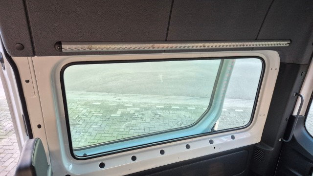 MERCEDES-BENZ SPRINTER Rolstoelbus 9-PERSOONS