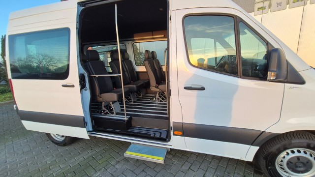 MERCEDES-BENZ SPRINTER Rolstoelbus 9-PERSOONS