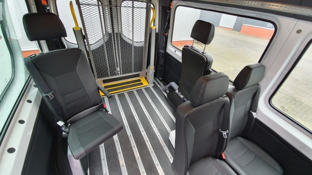 MERCEDES-BENZ SPRINTER Rolstoelbus 9-PERSOONS