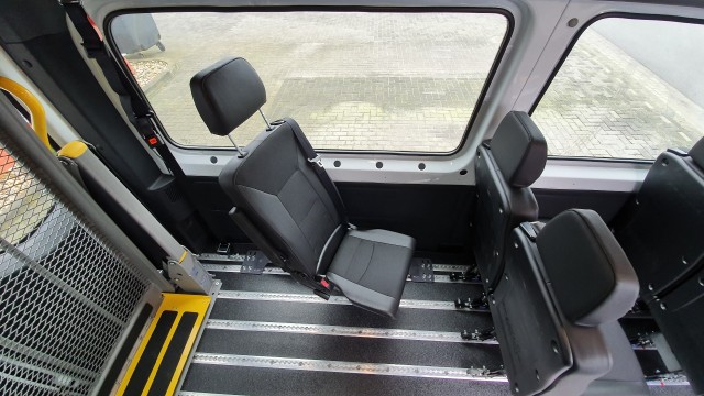 MERCEDES-BENZ SPRINTER Rolstoelbus 9-PERSOONS