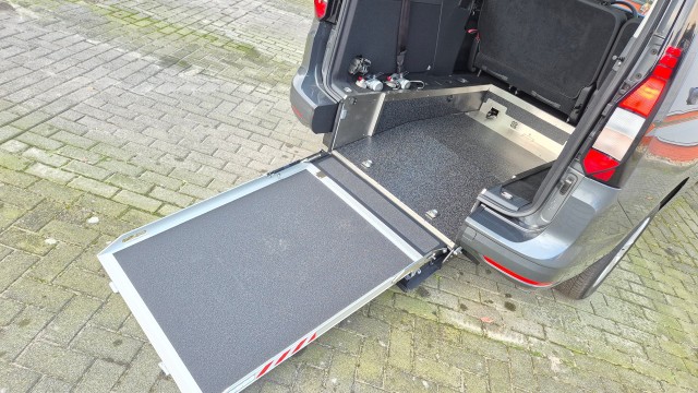 Rolstoelauto uit voorraad rijden ?