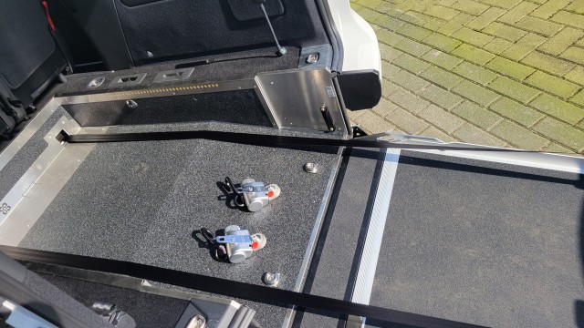Rolstoelauto uit voorraad rijden ?