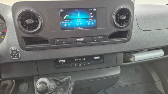 MERCEDES-BENZ SPRINTER Rolstoelbus 9-PERSOONS