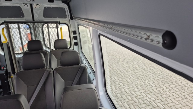 MERCEDES-BENZ SPRINTER Rolstoelbus 9-PERSOONS