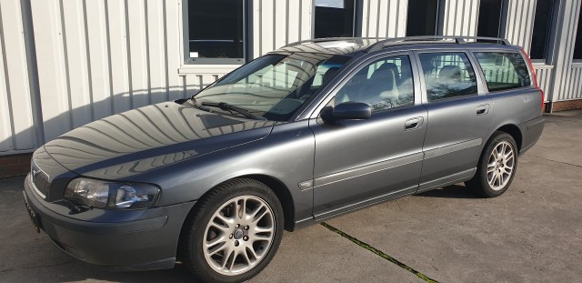 Volvo V70 - 2.5 T COMFORT LINE  