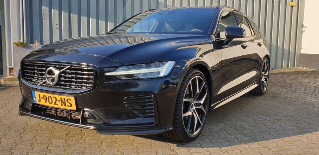 Volvo V60 - 2.0 T6 RECHARGE AWD R-DESIGN  Pano