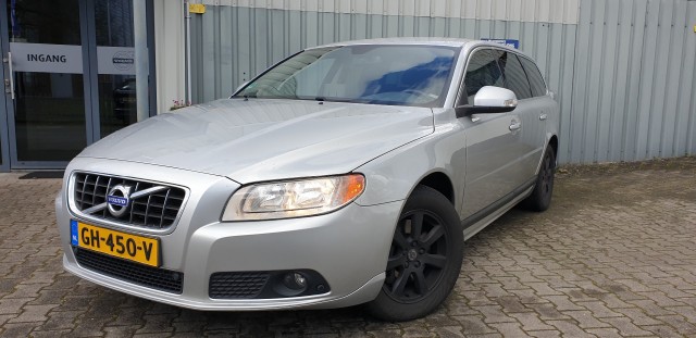 VOLVO V70 2.4 D5 MOMENTUM  , Autoservice Thom de Jong, Delden