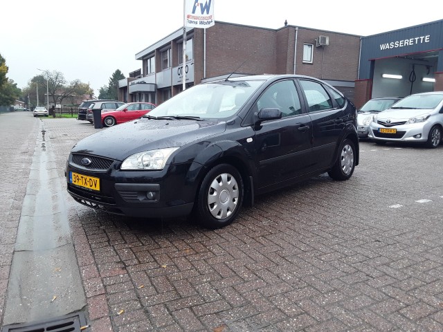 FORD FOCUS 1.4-16V TREND, Autobedrijf Frans Wolters, Enter