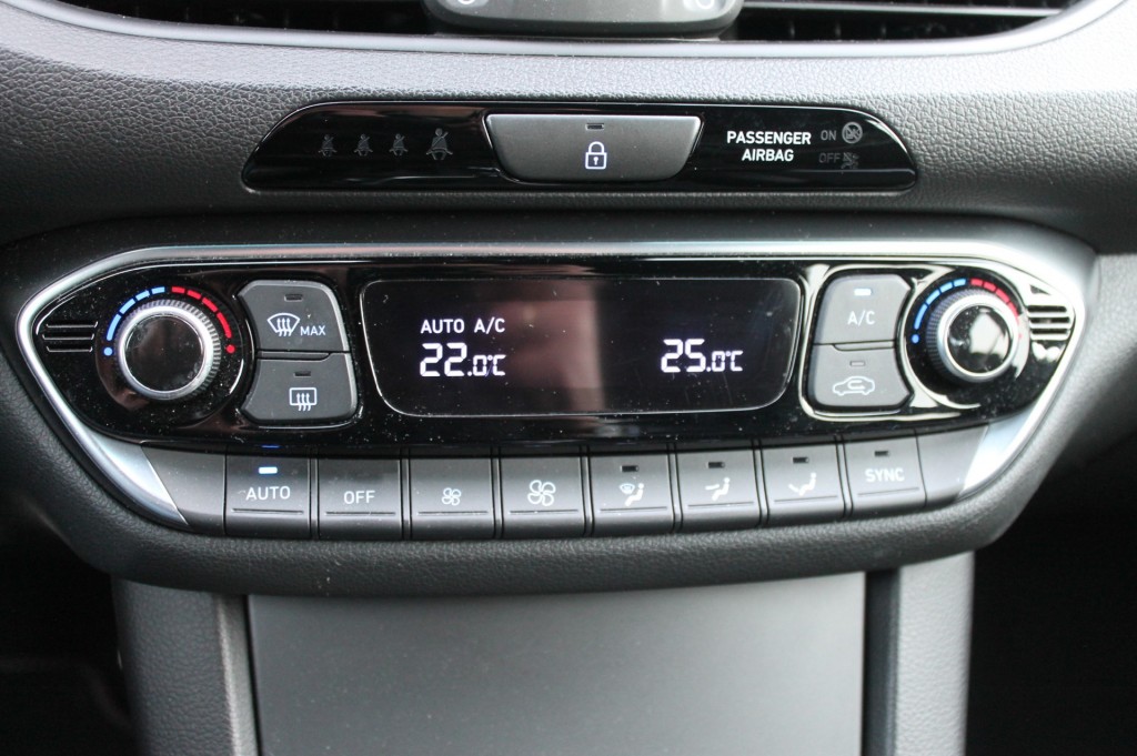 HYUNDAI, I30