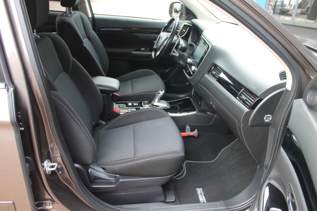 MITSUBISHI, OUTLANDER