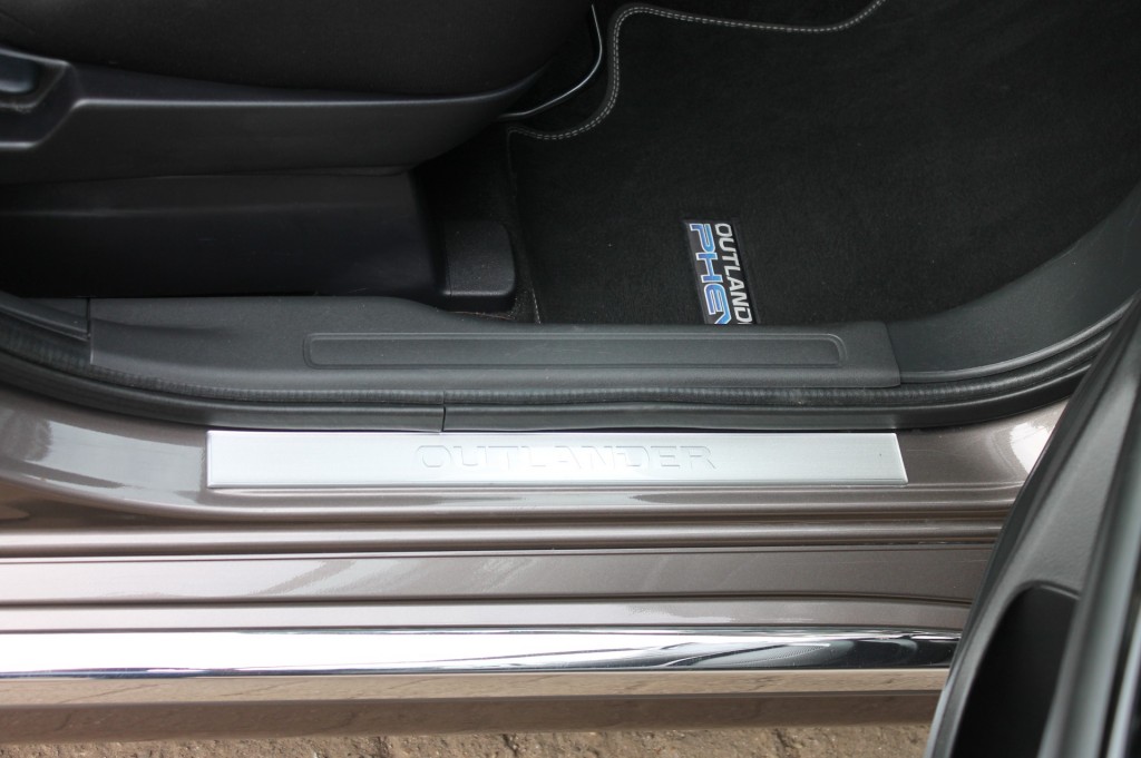 MITSUBISHI, OUTLANDER