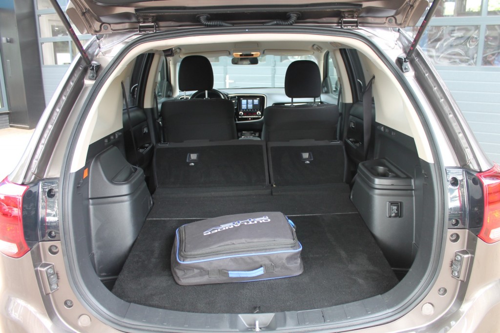 MITSUBISHI, OUTLANDER