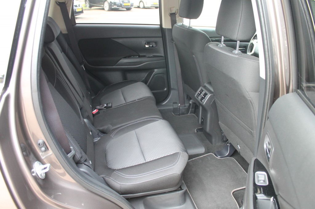 MITSUBISHI, OUTLANDER
