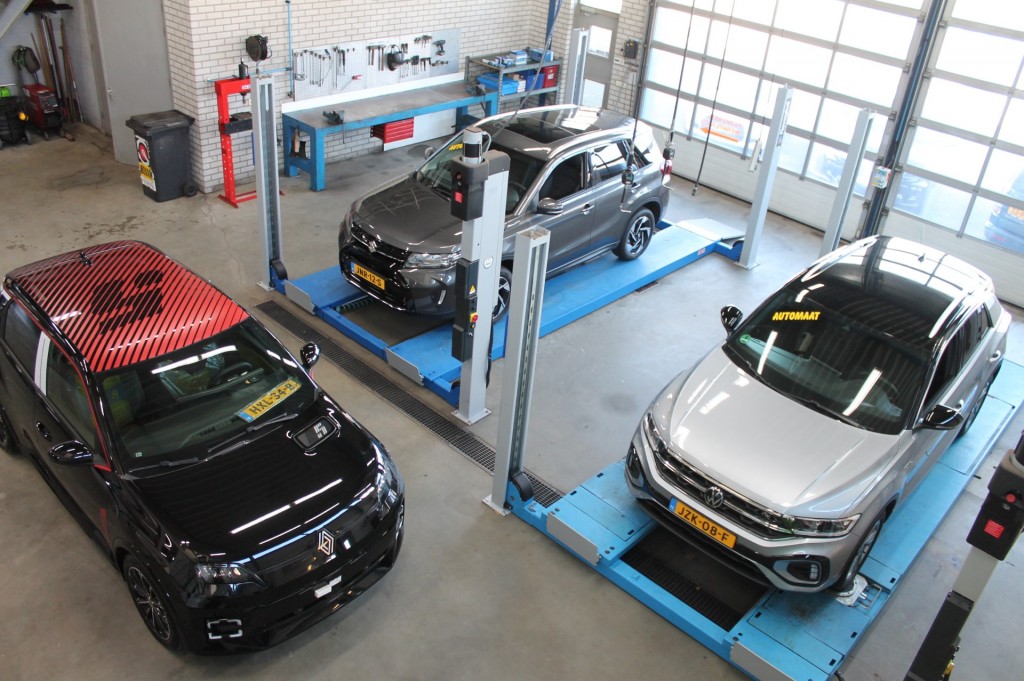 MITSUBISHI, OUTLANDER