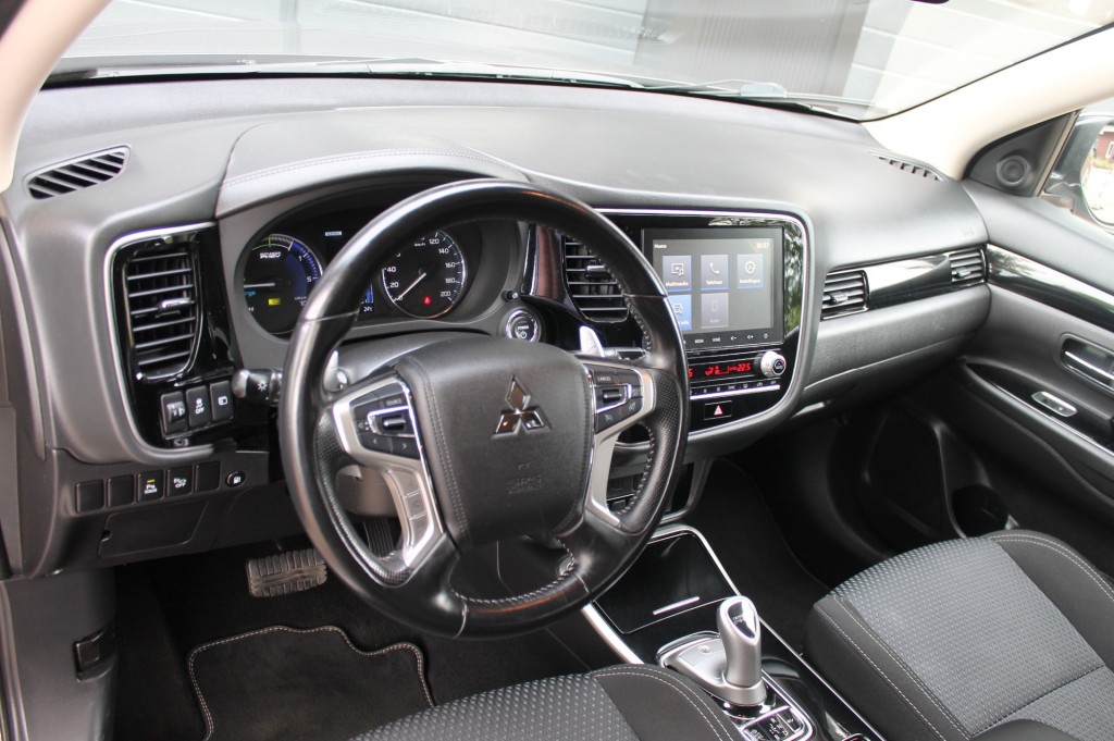 MITSUBISHI, OUTLANDER
