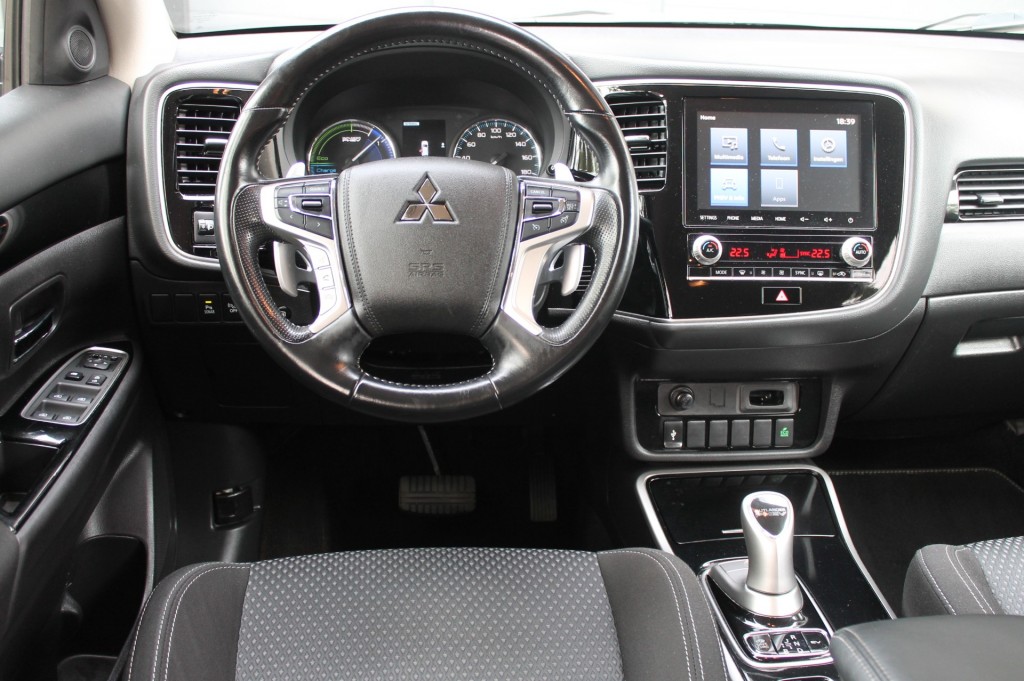 MITSUBISHI, OUTLANDER