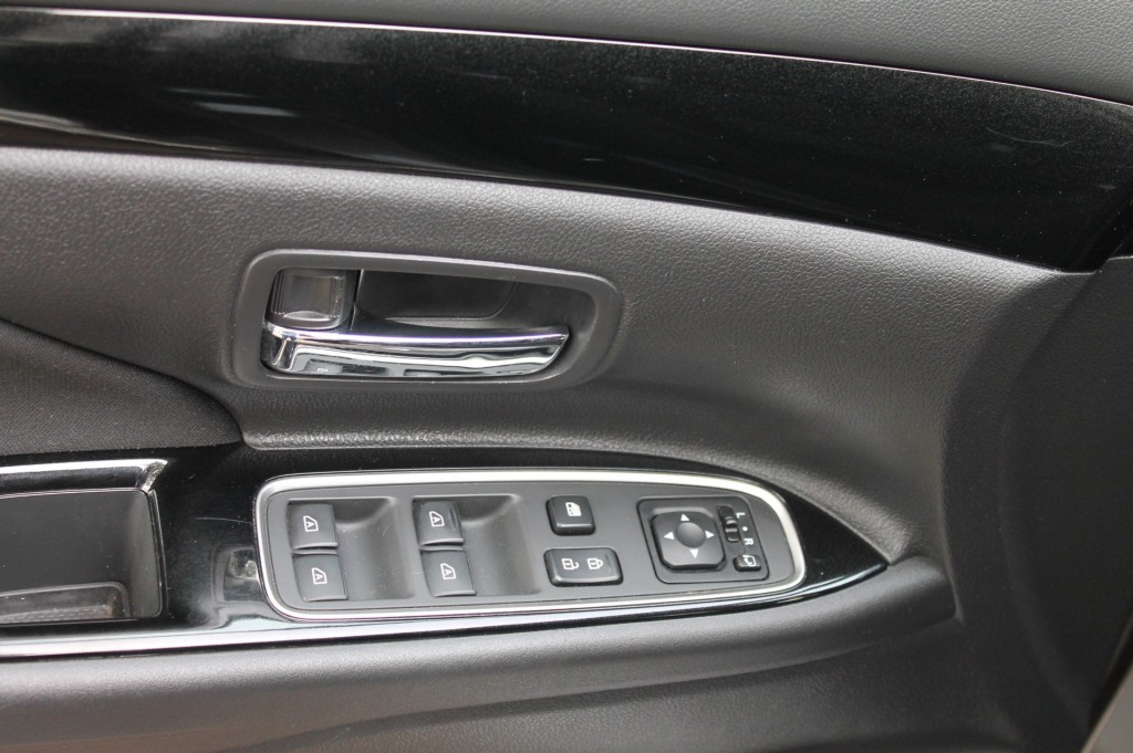 MITSUBISHI, OUTLANDER