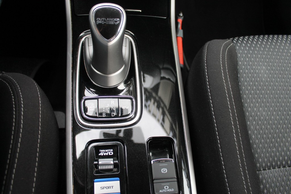 MITSUBISHI, OUTLANDER
