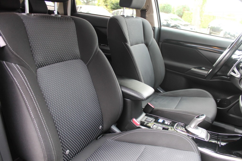 MITSUBISHI, OUTLANDER