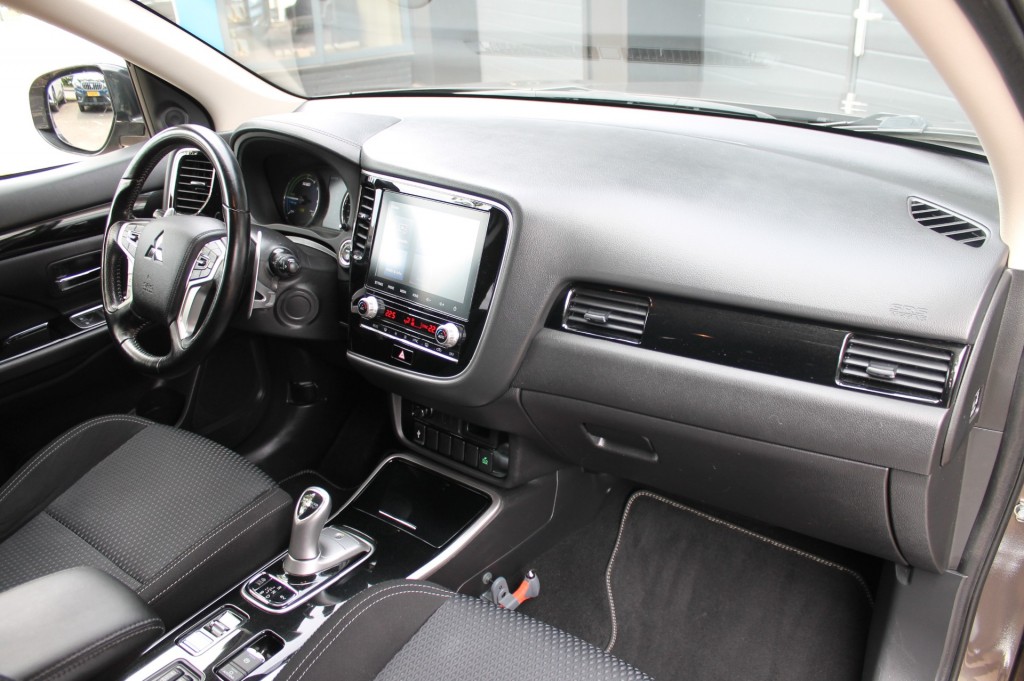 MITSUBISHI, OUTLANDER
