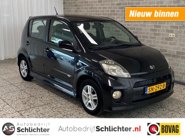 DAIHATSU SIRION 1.3 Sport Airco/LM-Velgen/EL-Ramen/All-Season banden, Autobedrijf Schlichter, Hengelo