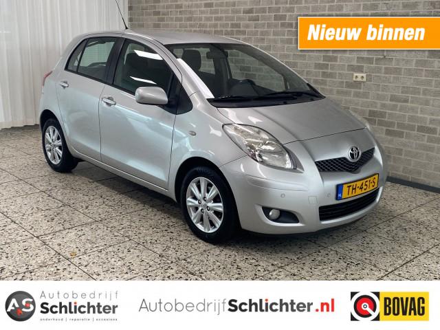 TOYOTA YARIS 1.3 Executive ECC/Navi/LM-Velgen/All-Seasonbanden, Autobedrijf Schlichter, Hengelo