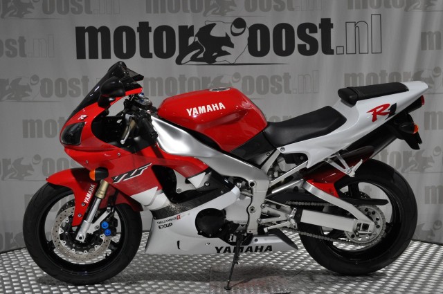 YAMAHA YZF - R1 , Motor Oost, Enter