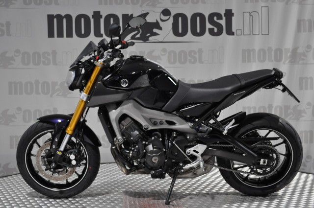 YAMAHA MT-09 SPECIAL, Motor Oost, Enter