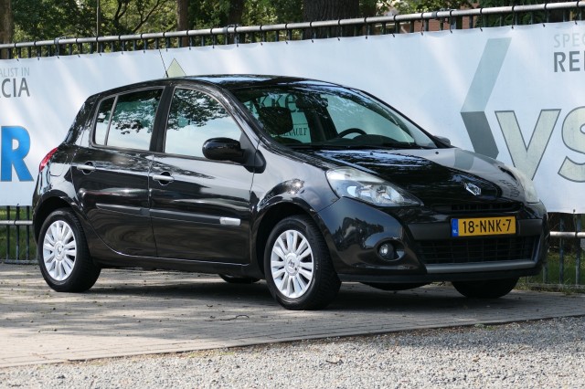 RENAULT CLIO 1.2 16v 75 Collection, Garagebedrijf Bakker Apeldoorn B.V., Apeldoorn