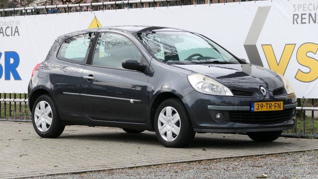 RENAULT CLIO 1.6 16v Automaat, Garagebedrijf Bakker Apeldoorn B.V., Apeldoorn