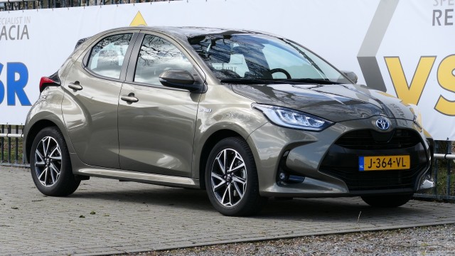 TOYOTA YARIS 1.5 Full Hybrid HEV Dynamic, Garagebedrijf Bakker Apeldoorn B.V., Apeldoorn