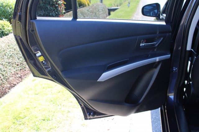 SUZUKI SX4 S-CROSS 1.6 120pk ECC/cruise/panorama-schuifdak/trekhaak, Autobedrijf Roetert, Loenen