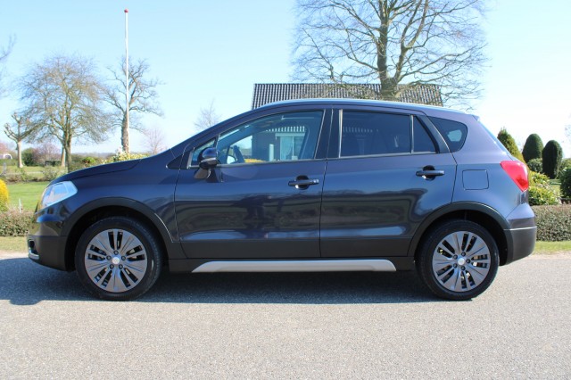 SUZUKI SX4 S-CROSS 1.6 120pk ECC/cruise/panorama-schuifdak/trekhaak, Autobedrijf Roetert, Loenen