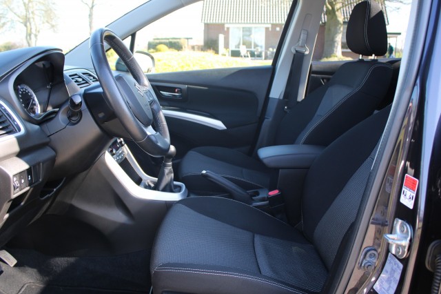 SUZUKI SX4 S-CROSS 1.6 120pk ECC/cruise/panorama-schuifdak/trekhaak, Autobedrijf Roetert, Loenen