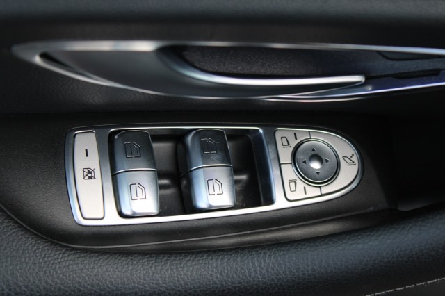 MERCEDES-BENZ E-KLASSE 250 211pk Sedan Prestige Plus automaat ECC/cruise/navi/camera, Autobedrijf Roetert, Loenen