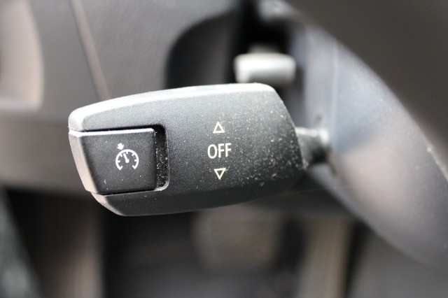 BMW 3-SERIE 325I 218pk High Executive automaat leer/ECC/navi/schuifdak handelsprijs, Autobedrijf Roetert, Loenen