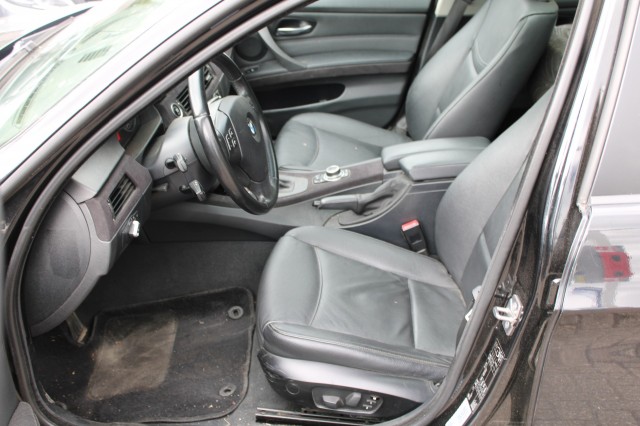 BMW 3-SERIE 325I 218pk High Executive automaat leer/ECC/navi/schuifdak handelsprijs, Autobedrijf Roetert, Loenen