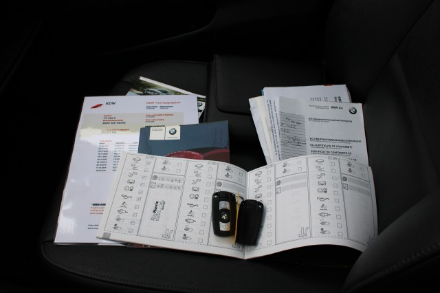 BMW 3-SERIE 325I 218pk High Executive automaat leer/ECC/navi/schuifdak handelsprijs, Autobedrijf Roetert, Loenen