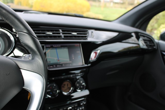 CITROEN DS3 1.6 E-HDI 92pk So Chic ECC/cruise/navi/PDC/trekhaak 1e eigenaar, Autobedrijf Roetert, Loenen